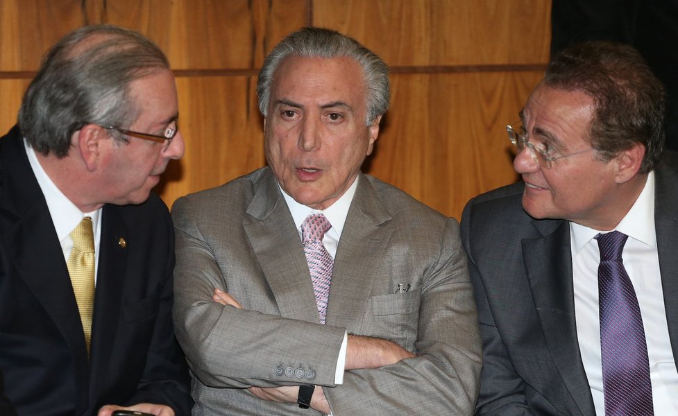 "Agora, os três homens mais poderosos do país – Temer, Cunha e Renan – são suspeitos de corrupção, dois deles com vários inquéritos abertos e um deles réu duas vezes. Está difícil derrubar Temer, está difícil derrubar Cunha, está difícil derrubar Renan", diz o colunista Alex Solnik; "O Brasil, conhecido como país do samba, do carnaval e do futebol agora começa a ser conhecido no mundo como o país da corrupção" (Foto: Alex Solnik) "Agora, os três homens mais poderosos do país – Temer, Cunha e Renan – são suspeitos de corrupção, dois deles com vários inquéritos abertos e um deles réu duas vezes. Está difícil derrubar Temer, está difícil derrubar Cunha, está difícil derrubar Renan", diz o colunista Alex Solnik; "O Brasil, conhecido como país do samba, do carnaval e do futebol agora começa a ser conhecido no mundo como o país da corrupção"