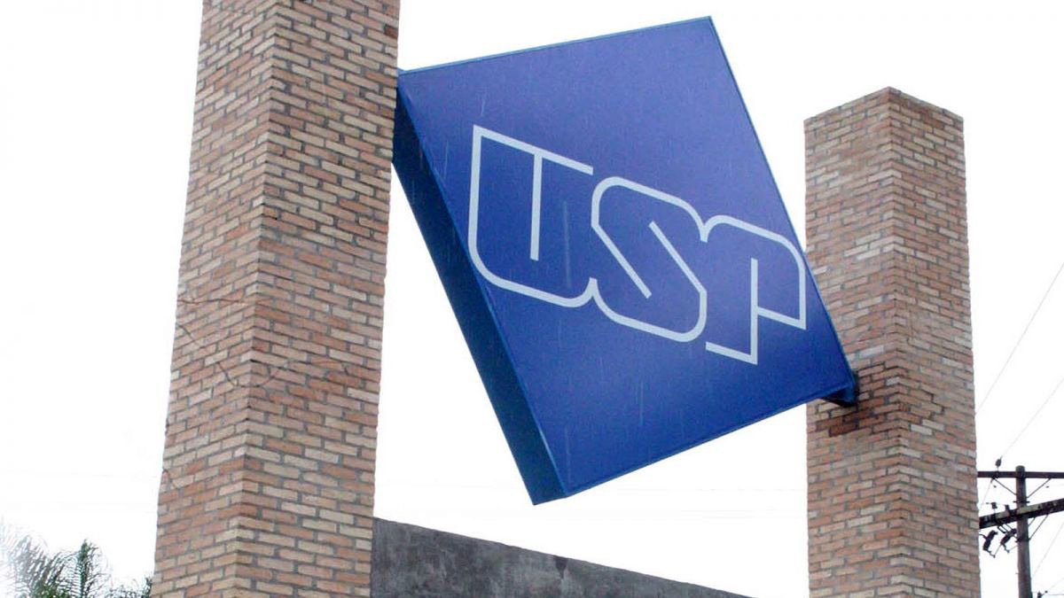 Segundo a reitoria, a crise se agravou em razão da queda da arrecadação do ICMS no Estado - as universidades públicas paulistas recebem 9,57% do total do imposto recolhido; além disso, alega que cresceu a proporção de alunos de baixa renda que ingressam na USP e, consequentemente, a demanda por políticas de permanência estudantil; afirma que aumentou de 1.356, em 2011, para 3.970, em 2015, o número de auxílios-moradia concedidos (Foto: Roberta Namour) Segundo a reitoria, a crise se agravou em razão da queda da arrecadação do ICMS no Estado - as universidades públicas paulistas recebem 9,57% do total do imposto recolhido; além disso, alega que cresceu a proporção de alunos de baixa renda que ingressam na USP e, consequentemente, a demanda por políticas de permanência estudantil; afirma que aumentou de 1.356, em 2011, para 3.970, em 2015, o número de auxílios-moradia concedidos