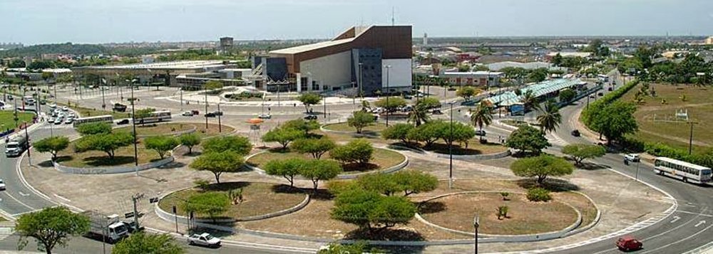 O governo de Sergipe informou que em 2016 foram instaladas 46 novas indústrias que receberam os incentivos fiscais do governo, com investimentos de mais de R$ 5 bilhões e gerando mais de 2.700 empregos diretos durante a implantação da empresa e 1.192 colocações ao iniciar a produção; atualmente, Sergipe conta com 27 distritos e polos industriais; para ampliar os investimentos, o governo disse que está construindo mais 27 novos galpões industriais, com investimentos de R$ 5,6 milhões e previsão de geração de 405 empregos diretos (Foto: Leonardo Lucena) O governo de Sergipe informou que em 2016 foram instaladas 46 novas indústrias que receberam os incentivos fiscais do governo, com investimentos de mais de R$ 5 bilhões e gerando mais de 2.700 empregos diretos durante a implantação da empresa e 1.192 colocações ao iniciar a produção; atualmente, Sergipe conta com 27 distritos e polos industriais; para ampliar os investimentos, o governo disse que está construindo mais 27 novos galpões industriais, com investimentos de R$ 5,6 milhões e previsão de geração de 405 empregos diretos