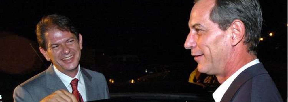 De olho em 2018, irmãos Ciro e Cid Gomes anunciam saída do PROS para o PDT, “a legenda mais forte para um projeto nacional”; "Meu candidato a presidente é Ciro Gomes", anunciou o ex-ministro da Educação; em artigo, Rodrigo Viana comenta a movimentação e destaca: ‘há gente pensando para além da crise. É mais um sinal de que a polarização PT/PSDB está encerrada. Num quadro menos pessimista, pode-se construir uma alternativa que não ponha em risco a soberania do país. Ciro e Cid representam essa possibilidade’ (Foto: Roberta Namour) De olho em 2018, irmãos Ciro e Cid Gomes anunciam saída do PROS para o PDT, “a legenda mais forte para um projeto nacional”; "Meu candidato a presidente é Ciro Gomes", anunciou o ex-ministro da Educação; em artigo, Rodrigo Viana comenta a movimentação e destaca: ‘há gente pensando para além da crise. É mais um sinal de que a polarização PT/PSDB está encerrada. Num quadro menos pessimista, pode-se construir uma alternativa que não ponha em risco a soberania do país. Ciro e Cid representam essa possibilidade’