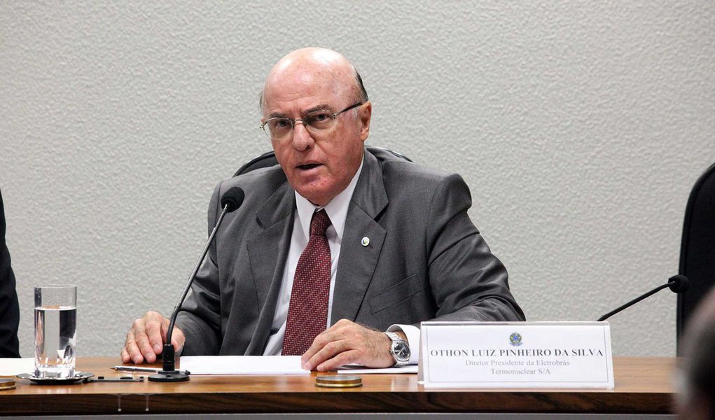 Ana Cristina Toniolo comanda a Aratec, empresa que teria intermediado repasses de R$ 4,5 milhões em propina pagas por empreiteiras de Angra3 a seu pai, o ex-presidente da Eletronuclear, Othon Luiz Pinheiro da Silva, preso desde 28 de julho (Foto: Roberta Namour) Ana Cristina Toniolo comanda a Aratec, empresa que teria intermediado repasses de R$ 4,5 milhões em propina pagas por empreiteiras de Angra3 a seu pai, o ex-presidente da Eletronuclear, Othon Luiz Pinheiro da Silva, preso desde 28 de julho