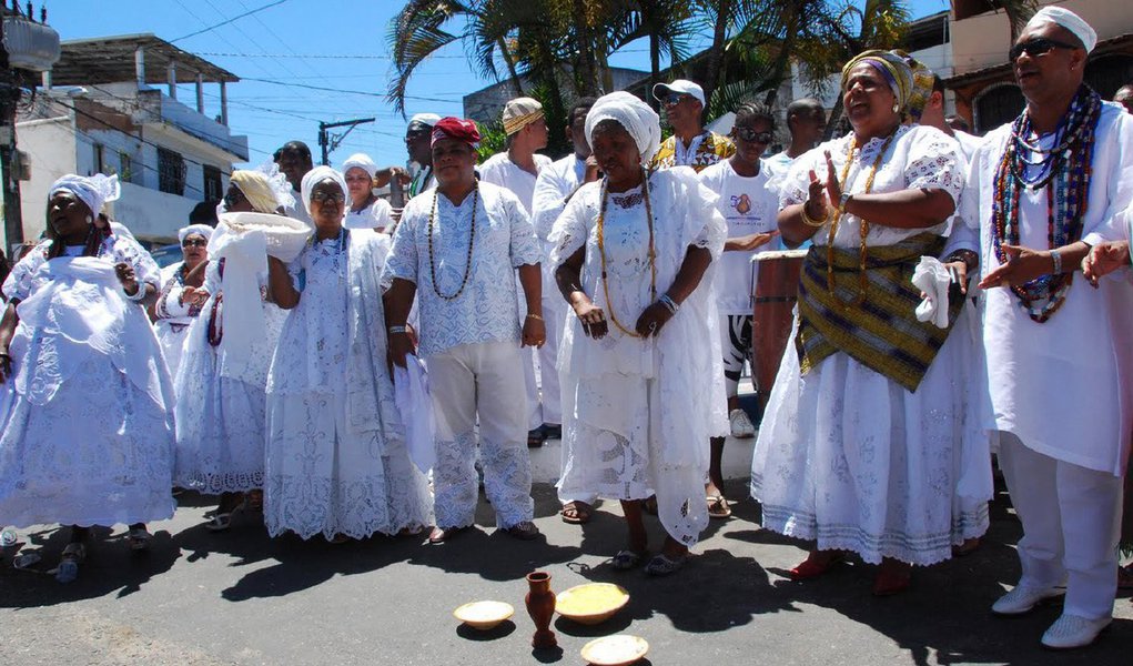 Entre julho de 2012 e dezembro de 2014, foram registradas 948 queixas no Centro de Promoção da Liberdade Religiosa & Direitos Humanos (Ceplir) do estado; as denúncias envolvendo intolerância contra religiões afro-brasileiras totalizaram 71% dos casos; os dados estão em um relatório preliminar divulgado pela organização não governamental Comissão de Combate a Intolerância Religiosa (CCIR), em audiência pública na Alerj (Foto: Leonardo Lucena) Entre julho de 2012 e dezembro de 2014, foram registradas 948 queixas no Centro de Promoção da Liberdade Religiosa & Direitos Humanos (Ceplir) do estado; as denúncias envolvendo intolerância contra religiões afro-brasileiras totalizaram 71% dos casos; os dados estão em um relatório preliminar divulgado pela organização não governamental Comissão de Combate a Intolerância Religiosa (CCIR), em audiência pública na Alerj