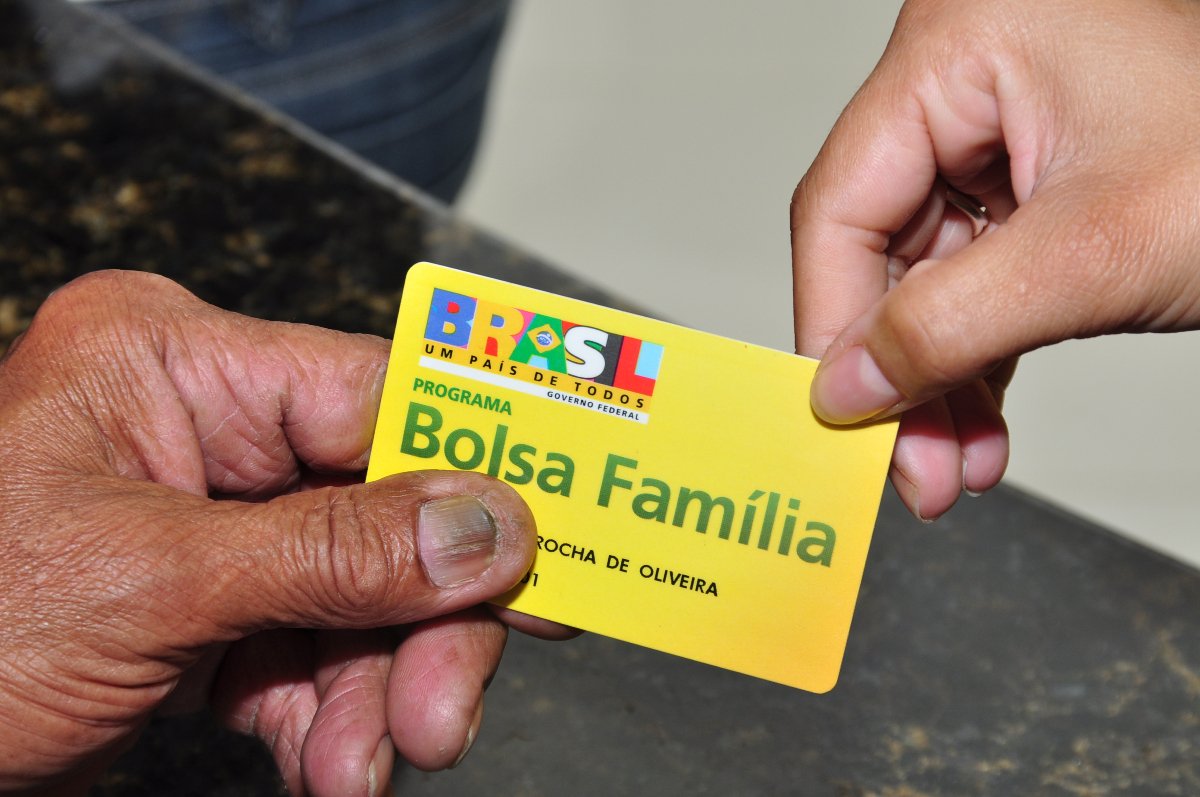 Na recomendação, a procuradora Nilce Cunha lembra que a Administração deve zelar pelos princípios constitucionais da legalidade, moralidade, impessoalidade, eficiência, publicidade e, também, pela transparência, "evitando que venham a pairar quaisquer dúvidas ou suspeitas quanto à regularidade e lisuras de seus atos" (Foto: Renata Paiva) Na recomendação, a procuradora Nilce Cunha lembra que a Administração deve zelar pelos princípios constitucionais da legalidade, moralidade, impessoalidade, eficiência, publicidade e, também, pela transparência, "evitando que venham a pairar quaisquer dúvidas ou suspeitas quanto à regularidade e lisuras de seus atos"