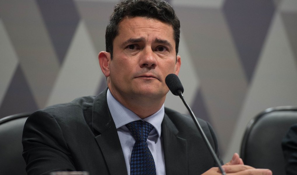 Em nota, o Exército informa que suposta proteção ao juiz Sérgio Moro e de sua família, que teria sido oferecida por autoridades militares, não é verídica; o texto é uma resposta a uma nota do colunista do Paraná Portal Ruy Barrozo, que disse que generais haviam disponibilizado o serviço reservado de inteligência a Moro (Foto: Valter Lima) Em nota, o Exército informa que suposta proteção ao juiz Sérgio Moro e de sua família, que teria sido oferecida por autoridades militares, não é verídica; o texto é uma resposta a uma nota do colunista do Paraná Portal Ruy Barrozo, que disse que generais haviam disponibilizado o serviço reservado de inteligência a Moro