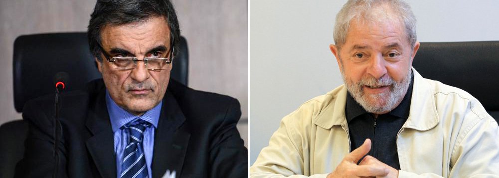 "Conheço Lula há muitos anos e tenho a total confiança de que ele não se envolveu nem permitiria que alguém próximo dele se envolvesse em desmandos", afirma o ministro da Justiça, em entrevista nesta quarta-feira 28; alvo de críticas do PT por sua gestão no comando da Polícia Federal, que fez buscas na empresa do filho do ex-presidente nesta semana, por determinação do Poder Judiciário após pedido do Ministério Público, José Eduardo Cardozo diz ter "consciência tranquila" de que trabalha com isenção, sem direcionar as investigações; "Não esperem de mim que eu diga não investiguem A, B C ou D, um ministro da Justiça não pode conduzir investigações, seja para punir amigos ou inimigos. Republicanamente, legalmente, não pode fazer isso", ressalta (Foto: Gisele Federicce) "Conheço Lula há muitos anos e tenho a total confiança de que ele não se envolveu nem permitiria que alguém próximo dele se envolvesse em desmandos", afirma o ministro da Justiça, em entrevista nesta quarta-feira 28; alvo de críticas do PT por sua gestão no comando da Polícia Federal, que fez buscas na empresa do filho do ex-presidente nesta semana, por determinação do Poder Judiciário após pedido do Ministério Público, José Eduardo Cardozo diz ter "consciência tranquila" de que trabalha com isenção, sem direcionar as investigações; "Não esperem de mim que eu diga não investiguem A, B C ou D, um ministro da Justiça não pode conduzir investigações, seja para punir amigos ou inimigos. Republicanamente, legalmente, não pode fazer isso", ressalta