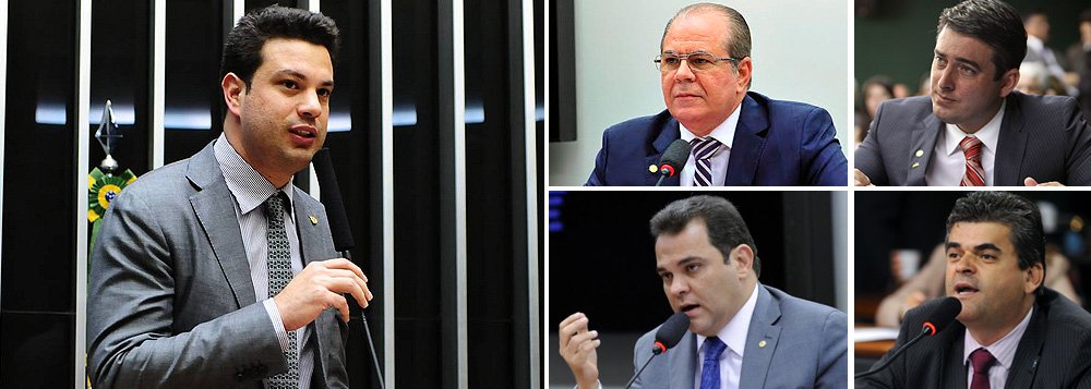 PMDB já definiu cinco dos oito integrantes da comissão especial que irá analisar o pedido de impeachment da presidente Dilma Rousseff na Câmara; além do líder da bancada, Leonardo Picciani (RJ), integrarão o colegiado os deputados Hildo Rocha (PMDB-MA), João Arruda (PMDB-PR), José Priante Junior (PMDB-PA) e Washington Reis (PMDB-RJ); todos os partidos devem indicar até às 14h desta segunda-feira, 7, os nomes que integrarão o colegiado, que terá 65 membros (Foto: Aquiles Lins) PMDB já definiu cinco dos oito integrantes da comissão especial que irá analisar o pedido de impeachment da presidente Dilma Rousseff na Câmara; além do líder da bancada, Leonardo Picciani (RJ), integrarão o colegiado os deputados Hildo Rocha (PMDB-MA), João Arruda (PMDB-PR), José Priante Junior (PMDB-PA) e Washington Reis (PMDB-RJ); todos os partidos devem indicar até às 14h desta segunda-feira, 7, os nomes que integrarão o colegiado, que terá 65 membros