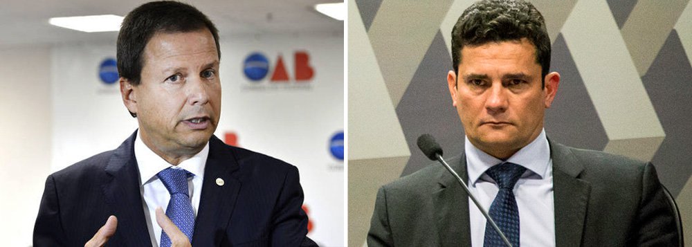 "É inadmissível no Estado Democrático de Direito a violação das ligações telefônicas entre advogados e clientes", afirmou o presidente nacional da Ordem dos Advogados do Brasil, Claudio Lamachia, em referência à gravação feita pela Operação Lava Jato, com autorização do juiz Sérgio Moro, de conversas entre o ex-presidente Lula e seu advogado, Roberto Teixeira; "A Ordem quer combater a impunidade e a corrupção. Defendemos a celeridade processual e o levantamento de sigilo destes processos em nome de um princípio maior, que é o da informação, mas não podemos permitir que isso seja feito ferindo a Constituição Federal", acrescentou Lamachia; advogados de Lula apontaram "grave atentado às garantias constitucionais" (Foto: Gisele Federicce) "É inadmissível no Estado Democrático de Direito a violação das ligações telefônicas entre advogados e clientes", afirmou o presidente nacional da Ordem dos Advogados do Brasil, Claudio Lamachia, em referência à gravação feita pela Operação Lava Jato, com autorização do juiz Sérgio Moro, de conversas entre o ex-presidente Lula e seu advogado, Roberto Teixeira; "A Ordem quer combater a impunidade e a corrupção. Defendemos a celeridade processual e o levantamento de sigilo destes processos em nome de um princípio maior, que é o da informação, mas não podemos permitir que isso seja feito ferindo a Constituição Federal", acrescentou Lamachia; advogados de Lula apontaram "grave atentado às garantias constitucionais"