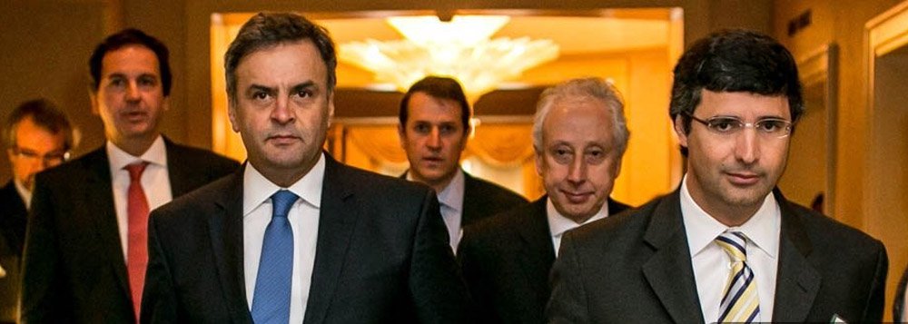 Preso nesta quarta-feira, 25, no âmbito da Operação Lava Jato, o banqueiro André Esteves, do BTG Pactual pagou as passagens para Nova York do presidente do PSDB, senador Aécio Neves (MG), e da ex-modelo Letícia Weber, logo após o casamento dos dois, em outubro de 2013; além do transporte, André Esteves providenciou para os dois uma suíte no luxuoso hotel Waldorf Astoria, no coração de Nova York; BTG Pactual disse que as despesas custeavam uma palestra de Aécio num evento voltado para investidores estrangeiros; Aécio declinou de cobrar pela palestra (Foto: Aquiles Lins) Preso nesta quarta-feira, 25, no âmbito da Operação Lava Jato, o banqueiro André Esteves, do BTG Pactual pagou as passagens para Nova York do presidente do PSDB, senador Aécio Neves (MG), e da ex-modelo Letícia Weber, logo após o casamento dos dois, em outubro de 2013; além do transporte, André Esteves providenciou para os dois uma suíte no luxuoso hotel Waldorf Astoria, no coração de Nova York; BTG Pactual disse que as despesas custeavam uma palestra de Aécio num evento voltado para investidores estrangeiros; Aécio declinou de cobrar pela palestra