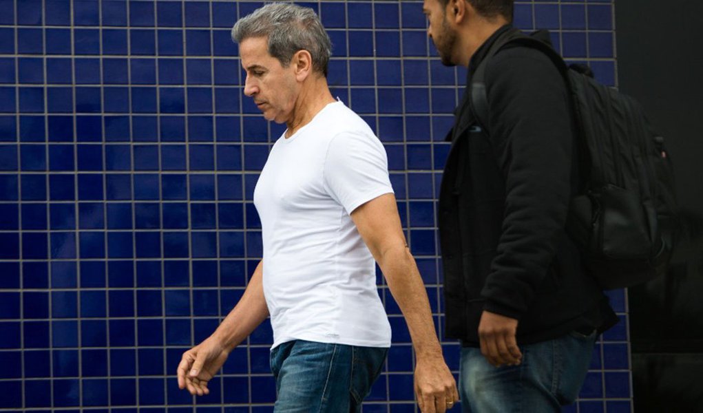 A Procuradoria-Geral da República pediu que o STF rejeite os novos recursos apresentados pela defesa do ex-senador Luiz Estevão e requisitou que a Corte determine o início imediato do cumprimento da pena; o ex-parlamentar foi condenado a 31 anos de cadeia pela Justiça Federal por envolvimento no desvio de recursos da construção do prédio do TRT-SP, na década de 1990 (Foto: Leonardo Lucena) A Procuradoria-Geral da República pediu que o STF rejeite os novos recursos apresentados pela defesa do ex-senador Luiz Estevão e requisitou que a Corte determine o início imediato do cumprimento da pena; o ex-parlamentar foi condenado a 31 anos de cadeia pela Justiça Federal por envolvimento no desvio de recursos da construção do prédio do TRT-SP, na década de 1990