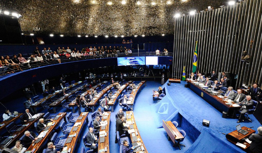 Os deputados concluíram a votação da Lei Antiterrorismo e o Projeto de Lei 2016/15, que define como ato de terrorismo usar, ameaçar, transportar e guardar explosivos e gases tóxicos, conteúdos químicos e nucleares, vai agora para análise do Senado (Foto: Paulo Emílio) Os deputados concluíram a votação da Lei Antiterrorismo e o Projeto de Lei 2016/15, que define como ato de terrorismo usar, ameaçar, transportar e guardar explosivos e gases tóxicos, conteúdos químicos e nucleares, vai agora para análise do Senado