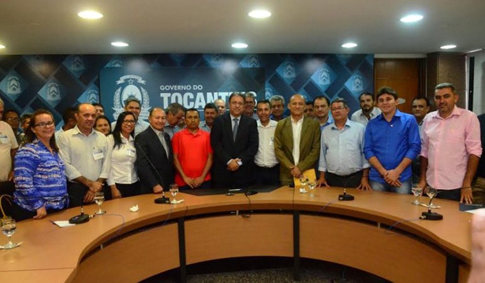 Os pré-candidatos a prefeito do PP se reuniram na segunda-feira (27) com o governador do Tocantins, Marcelo Miranda (PMDB); por intermédio do presidente estadual da sigla, deputado Lázaro Botelho (PP), e da deputada estadual Valderez Castelo Branco (PP), a reunião serviu para apresentar ao chefe do Executivo as 35 lideranças que representarão o partido nestas eleições; Lázaro pediu o apoio do governador aos pré-candidatos do PP (Foto: Leonardo Lucena) Os pré-candidatos a prefeito do PP se reuniram na segunda-feira (27) com o governador do Tocantins, Marcelo Miranda (PMDB); por intermédio do presidente estadual da sigla, deputado Lázaro Botelho (PP), e da deputada estadual Valderez Castelo Branco (PP), a reunião serviu para apresentar ao chefe do Executivo as 35 lideranças que representarão o partido nestas eleições; Lázaro pediu o apoio do governador aos pré-candidatos do PP