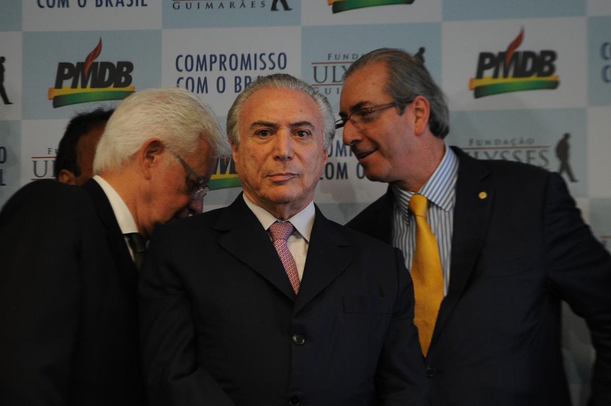 “Quem criou o FI-FGTS na Caixa foi o Moreira Franco. No programa de privatização, dos R$ 30 bilhões anunciados, R$ 12 bilhões vêm de onde? Do Fundo de Investimento da Caixa. Ele sabe de onde tirar dinheiro. Esse programa de privatização começa com risco de escândalo. Nasce sob suspeição”, disse o ex-deputado Eduardo Cunha, em sua primeira entrevista após ser cassado; “Vai ficar muito difícil a permanência do Moreira no governo”, prevê (Foto: Leonardo Attuch) “Quem criou o FI-FGTS na Caixa foi o Moreira Franco. No programa de privatização, dos R$ 30 bilhões anunciados, R$ 12 bilhões vêm de onde? Do Fundo de Investimento da Caixa. Ele sabe de onde tirar dinheiro. Esse programa de privatização começa com risco de escândalo. Nasce sob suspeição”, disse o ex-deputado Eduardo Cunha, em sua primeira entrevista após ser cassado; “Vai ficar muito difícil a permanência do Moreira no governo”, prevê