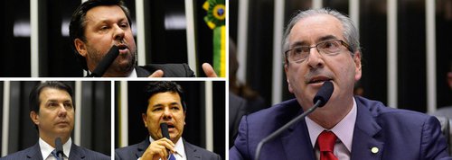 No dia em que o presidente da Câmara, Eduardo Cunha (PMDB), deve ser denunciado por corrupção ao Supremo Tribunal Federal, líderes da oposição à presidente Dilma Rousseff leram no Plenário da Casa uma nota conjunta em que criticam tudo; crises econômica, política e ética enfrentadas pelo país, a suposta falta de condições do PT para "propor qualquer pacto" para o país; só não citam situação de Eduardo Cunha; texto é assinado pelos líderes do PSDB, Carlos Sampaio (SP), do DEM, Mendonça Filho (PE), do PPS, Rubens Bueno (PR), do Solidariedade, Arthur Maia (BA), e do PSC, André Moura (SE); leia íntegra
(Foto: Aquiles Lins) No dia em que o presidente da Câmara, Eduardo Cunha (PMDB), deve ser denunciado por corrupção ao Supremo Tribunal Federal, líderes da oposição à presidente Dilma Rousseff leram no Plenário da Casa uma nota conjunta em que criticam tudo; crises econômica, política e ética enfrentadas pelo país, a suposta falta de condições do PT para "propor qualquer pacto" para o país; só não citam situação de Eduardo Cunha; texto é assinado pelos líderes do PSDB, Carlos Sampaio (SP), do DEM, Mendonça Filho (PE), do PPS, Rubens Bueno (PR), do Solidariedade, Arthur Maia (BA), e do PSC, André Moura (SE); leia íntegra