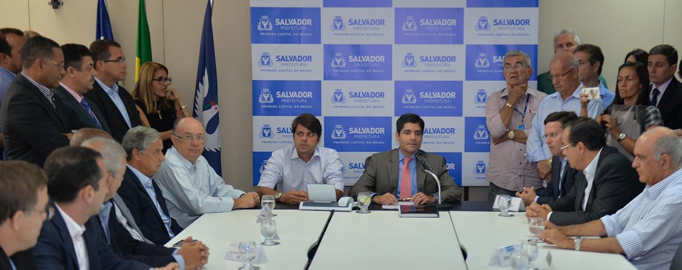 O prefeito ACM Neto empossou nesta segunda-feira os titulares de três órgãos municipais; a Secretaria de Relações Institucionais passa a ser comandada pelo deputado federal Irmão Lázaro; a Secretaria de Desenvolvimento passa a ter Bernardo Araújo como titular; e Kaio Moraes assume a presidência da Limpurb; ACM destacou o "caráter técnico da formação da equipe, que tem marcado a administração municipal desde 2013" (Foto: Romulo Faro) O prefeito ACM Neto empossou nesta segunda-feira os titulares de três órgãos municipais; a Secretaria de Relações Institucionais passa a ser comandada pelo deputado federal Irmão Lázaro; a Secretaria de Desenvolvimento passa a ter Bernardo Araújo como titular; e Kaio Moraes assume a presidência da Limpurb; ACM destacou o "caráter técnico da formação da equipe, que tem marcado a administração municipal desde 2013"