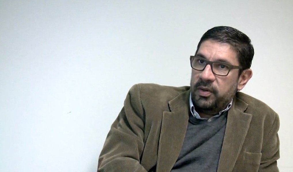O Tribunal da Relação de Lisboa autorizou a extradição para o Brasil de Raul Schmidt, no âmbito do processo Lava Jato, na condição de este só poder ser julgado por atos praticados antes da obtenção da nacionalidade portuguesa, que foi adquirida a 14 de dezembro de 2011; segundo fonte do tribunal, o Brasil terá de respeitar o "princípio da especialidade", pelo qual Schmidt só poderá ser julgado pelos crimes que constam do pedido de extradição; a decisão foi tomada na quarta (29) pelos desembargadores Américo Augusto Lourenço e Ana Paula Grandvaux (Foto: Valter Lima) O Tribunal da Relação de Lisboa autorizou a extradição para o Brasil de Raul Schmidt, no âmbito do processo Lava Jato, na condição de este só poder ser julgado por atos praticados antes da obtenção da nacionalidade portuguesa, que foi adquirida a 14 de dezembro de 2011; segundo fonte do tribunal, o Brasil terá de respeitar o "princípio da especialidade", pelo qual Schmidt só poderá ser julgado pelos crimes que constam do pedido de extradição; a decisão foi tomada na quarta (29) pelos desembargadores Américo Augusto Lourenço e Ana Paula Grandvaux