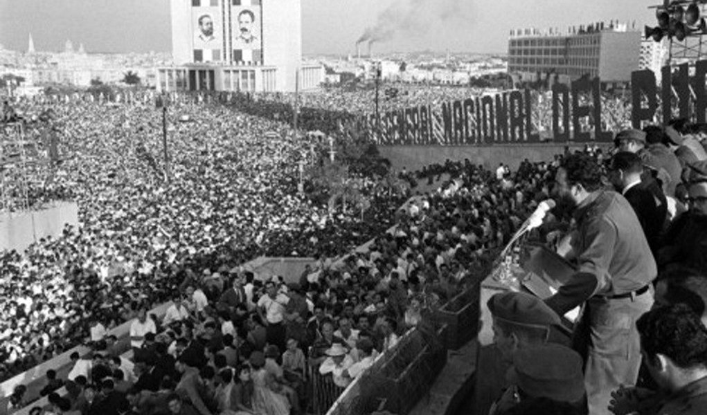 Governo de Cuba declarou nove dias de luto nacional pela morte do "comandante" Fidel Castro, desde entre as 6h deste sábado, 26, e o meio-dia de 4 dezembro; no dia 30, as cinzas de Fidel começarão a percorrer o itinerário começará que rememora a Caravana da Liberdade, em janeiro de 1959, até a província de Santiago de Cuba, acabando no dia 3 de dezembro, data em que, às 19h, será realizado ato público na Praça Antonio Maceo; cerimônia de cremação será no dia 4, às 7h, no cemitério Santa Ifigenia (Foto: Aquiles Lins) Governo de Cuba declarou nove dias de luto nacional pela morte do "comandante" Fidel Castro, desde entre as 6h deste sábado, 26, e o meio-dia de 4 dezembro; no dia 30, as cinzas de Fidel começarão a percorrer o itinerário começará que rememora a Caravana da Liberdade, em janeiro de 1959, até a província de Santiago de Cuba, acabando no dia 3 de dezembro, data em que, às 19h, será realizado ato público na Praça Antonio Maceo; cerimônia de cremação será no dia 4, às 7h, no cemitério Santa Ifigenia
