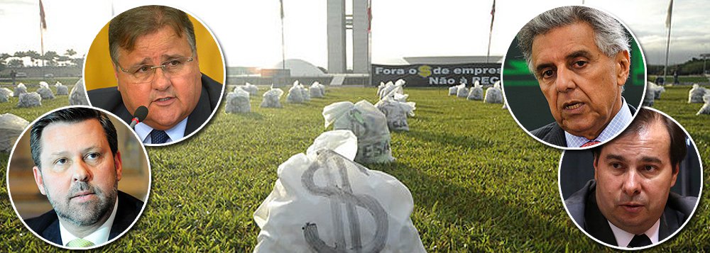 Se vingar o projeto tramado por políticos como Carlos Sampaio (PSDB-SP), Beto Mansur (PRB-SP) e Rodrigo Maia (DEM-RJ), a Lava Jato poderá terminar de uma maneira surpreendente; todas as doações oficiais ao PT, recebidas no caixa oficial, serão tratadas como propina; enquanto isso, as doações extraoficiais aos demais partidos, feitas pelo caixa dois, serão anistiadas; afinal, como disse o ministro Geddel Vieira Lima, presente nas delações da OAS e da Odebrecht, "caixa dois não é crime"; e assim o Brasil terá extirpado de vez a corrupção... (Foto: Leonardo Attuch) Se vingar o projeto tramado por políticos como Carlos Sampaio (PSDB-SP), Beto Mansur (PRB-SP) e Rodrigo Maia (DEM-RJ), a Lava Jato poderá terminar de uma maneira surpreendente; todas as doações oficiais ao PT, recebidas no caixa oficial, serão tratadas como propina; enquanto isso, as doações extraoficiais aos demais partidos, feitas pelo caixa dois, serão anistiadas; afinal, como disse o ministro Geddel Vieira Lima, presente nas delações da OAS e da Odebrecht, "caixa dois não é crime"; e assim o Brasil terá extirpado de vez a corrupção...