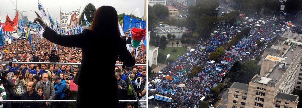 Dezenas de milhares de apoiadores da ex-presidente argentina bateram tambores e fecharam o trânsito em Buenos Aires nesta quarta-feira, 13, dia em que Cristina Kirchner iria prestar depoimento em um caso sobre irregularidades no banco central durante seu mandato; manifestantes gritaram "iremos voltar" ao governo e "se tocarem em Cristina, vamos criar o caos", à medida que marcharam em grupos pelo centro da cidade; protestos ocorrem em um momento crítico para o atual presidente Mauricio Macri, cuja popularidade está caindo pela adoção de políticas impopulares (Foto: Aquiles Lins) Dezenas de milhares de apoiadores da ex-presidente argentina bateram tambores e fecharam o trânsito em Buenos Aires nesta quarta-feira, 13, dia em que Cristina Kirchner iria prestar depoimento em um caso sobre irregularidades no banco central durante seu mandato; manifestantes gritaram "iremos voltar" ao governo e "se tocarem em Cristina, vamos criar o caos", à medida que marcharam em grupos pelo centro da cidade; protestos ocorrem em um momento crítico para o atual presidente Mauricio Macri, cuja popularidade está caindo pela adoção de políticas impopulares