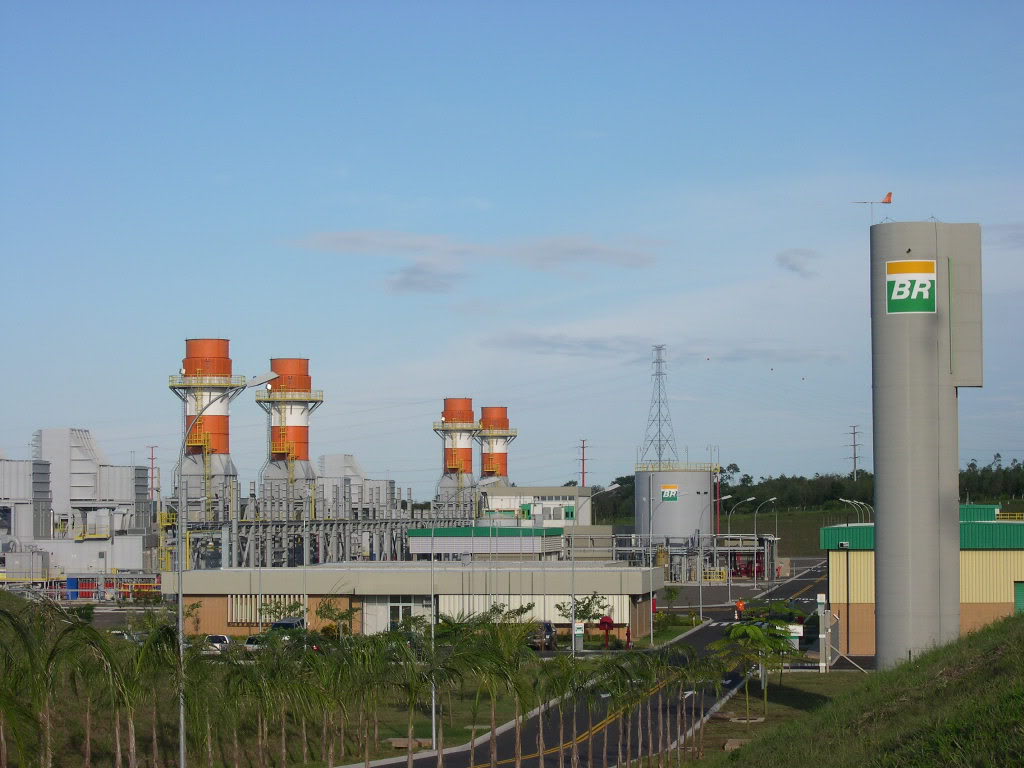 Petrobras enviou carta ao Ministério de Minas e Energia em que ameaça desligar suas termelétricas se não houver o pagamento de cerca de R$ 1,5 bilhão que a empresa tem a receber no mercado de energia, que não foram quitados devido à inadimplência nas operações; "O volume de recursos devidos e não pagos... torna urgente uma providência deste Ministério para evitar que a Petrobras chegue a uma situação em que não haverá outra solução senão interromper a geração termelétrica", afirmou a Petrobras por meio de carta (Foto: Paulo Emílio) Petrobras enviou carta ao Ministério de Minas e Energia em que ameaça desligar suas termelétricas se não houver o pagamento de cerca de R$ 1,5 bilhão que a empresa tem a receber no mercado de energia, que não foram quitados devido à inadimplência nas operações; "O volume de recursos devidos e não pagos... torna urgente uma providência deste Ministério para evitar que a Petrobras chegue a uma situação em que não haverá outra solução senão interromper a geração termelétrica", afirmou a Petrobras por meio de carta