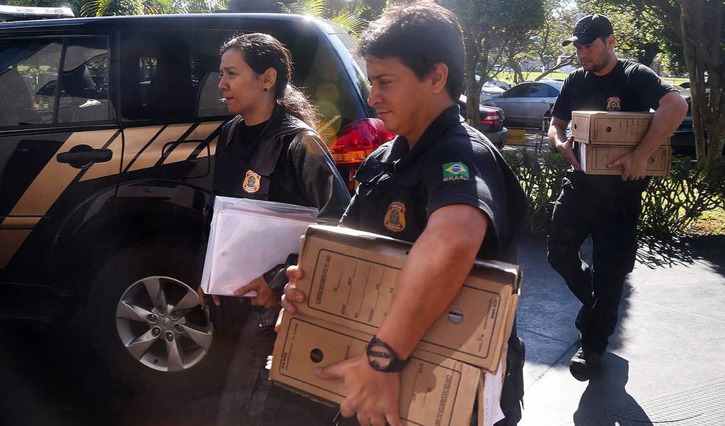 A Polícia Federal indiciou o governador de Minas Gerais, Fernando Pimentel, e o empresário Marcelo Odebrecht por corrupção; as investigações fazem parte da Operação Acrônimo; as conclusões do inquérito serão enviadas à Procuradoria-Geral da República (PGR), que decidirá se oferece mais uma denúncia contra o petista e o empreiteiro (Foto: Gisele Federicce) A Polícia Federal indiciou o governador de Minas Gerais, Fernando Pimentel, e o empresário Marcelo Odebrecht por corrupção; as investigações fazem parte da Operação Acrônimo; as conclusões do inquérito serão enviadas à Procuradoria-Geral da República (PGR), que decidirá se oferece mais uma denúncia contra o petista e o empreiteiro