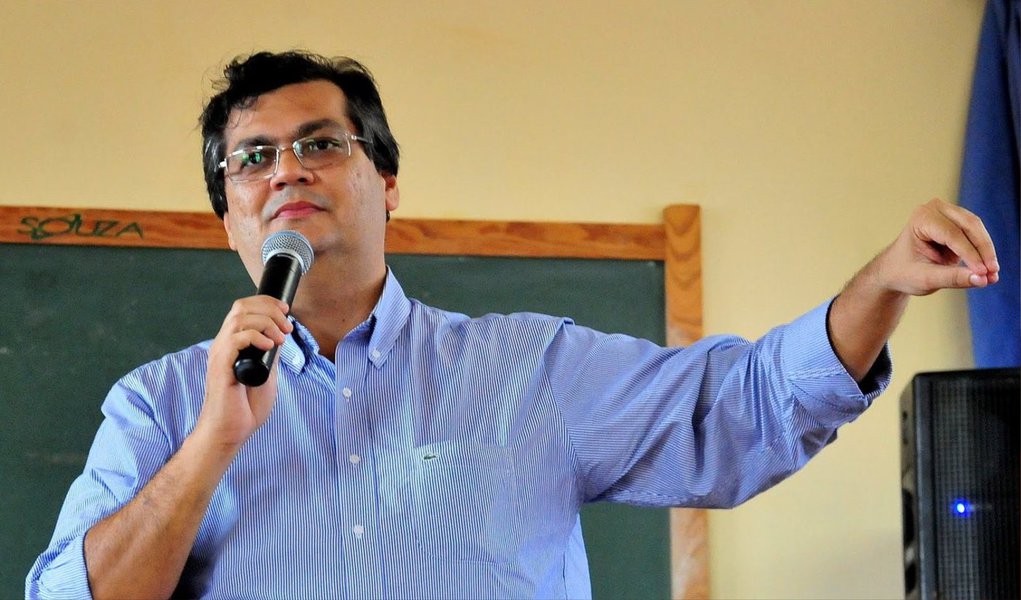 Governador do Maranhão, Flávio Dino criticou a proposta de redução da maioridade penal, em discussão no Congresso Nacional; "Esse tema da maior gravidade é da maior importância para a nação porque embute em primeiro lugar o preconceito contra a juventude, em segundo lugar uma visão equivocada sobre segurança pública e em terceiro lugar consagra o chamado direito penal do terror", disse (Foto: Leonardo Lucena) Governador do Maranhão, Flávio Dino criticou a proposta de redução da maioridade penal, em discussão no Congresso Nacional; "Esse tema da maior gravidade é da maior importância para a nação porque embute em primeiro lugar o preconceito contra a juventude, em segundo lugar uma visão equivocada sobre segurança pública e em terceiro lugar consagra o chamado direito penal do terror", disse
