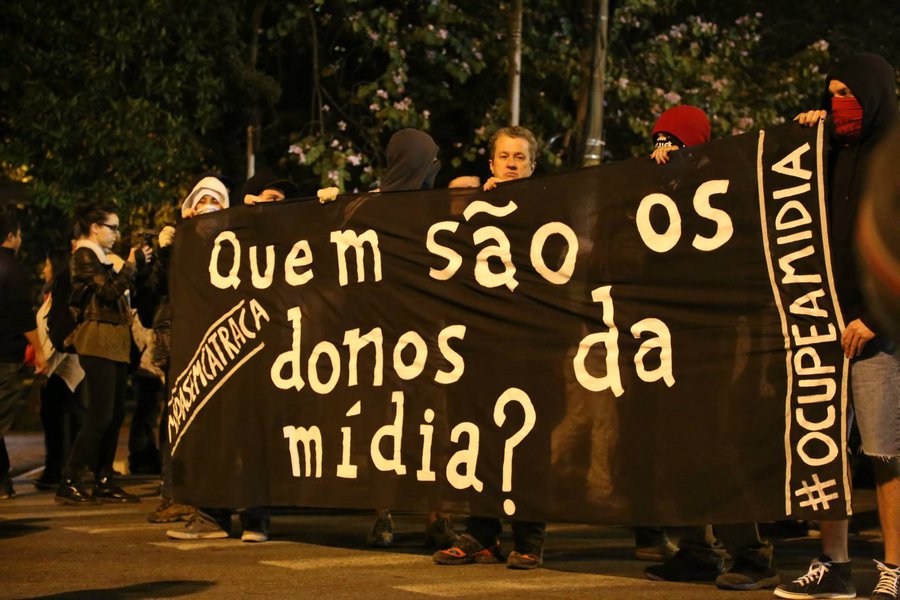 De fato, extrapolou a premissa e realidade na qual 5 famílias detêm o comando (oligopólio) dos veículos em cultura e sistema proporcional nos estados. Não dá mais para se ter esta constatação em práxis econômica (Foto: Walter Santos) De fato, extrapolou a premissa e realidade na qual 5 famílias detêm o comando (oligopólio) dos veículos em cultura e sistema proporcional nos estados. Não dá mais para se ter esta constatação em práxis econômica