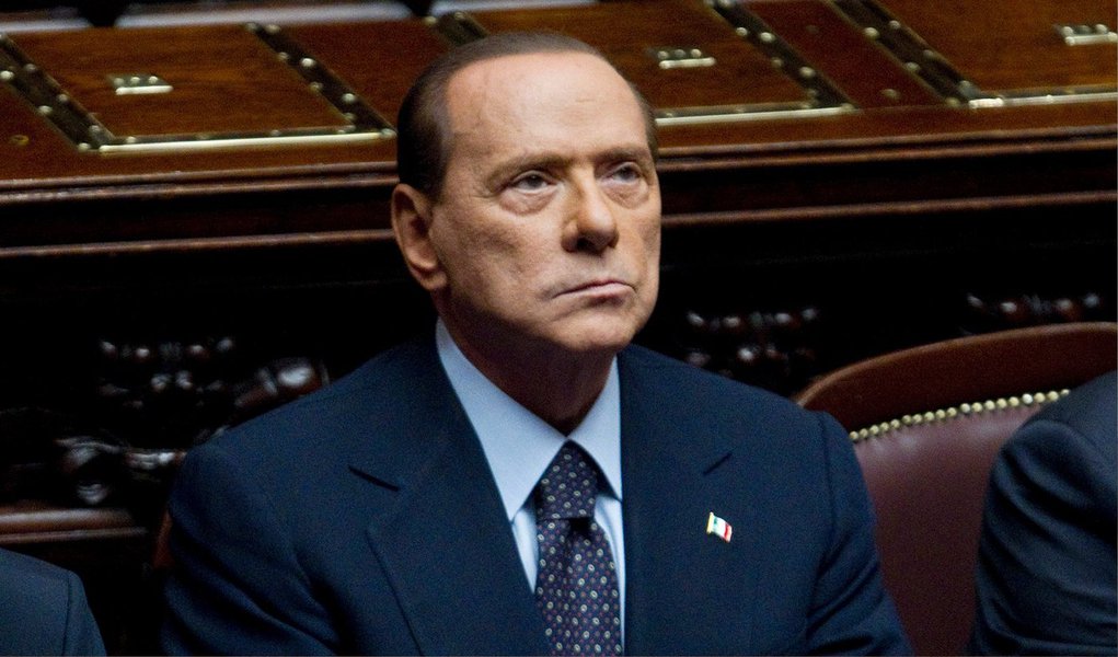Procuradoria de Nápoles pediu uma pena de cinco anos de prisão para o ex-primeiro-ministro italiano Silvio Berlusconi, acusado de ter corrompido um senado; decisão do tribunal deverá sair no dia 8 de julho.; o ex-chefe do governo italiano, de 78 anos, poderá recorrer no caso de ser condenado (Foto: Paulo Emílio) Procuradoria de Nápoles pediu uma pena de cinco anos de prisão para o ex-primeiro-ministro italiano Silvio Berlusconi, acusado de ter corrompido um senado; decisão do tribunal deverá sair no dia 8 de julho.; o ex-chefe do governo italiano, de 78 anos, poderá recorrer no caso de ser condenado