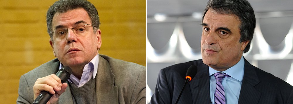 Gerardo Caetano disse ter sido espancado e algemado por policiais federais pouco após o desembarque, durante conexão que fazia no Aeroporto Internacional do Rio de Janeiro, quando vinha de Madri rumo a Montevidéu; o ministro da Secretaria-Geral da Presidência, Miguel Rossetto, enviou uma carta a Caetano com um pedido de desculpas em nome do governo; titular da Justiça, José Eduardo Cardozo, determinou abertura de sindicância sobre o caso (Foto: Roberta Namour) Gerardo Caetano disse ter sido espancado e algemado por policiais federais pouco após o desembarque, durante conexão que fazia no Aeroporto Internacional do Rio de Janeiro, quando vinha de Madri rumo a Montevidéu; o ministro da Secretaria-Geral da Presidência, Miguel Rossetto, enviou uma carta a Caetano com um pedido de desculpas em nome do governo; titular da Justiça, José Eduardo Cardozo, determinou abertura de sindicância sobre o caso