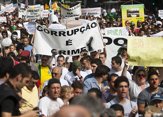 Somos um povo iludido, uma Nação imatura e irresponsável, na qual o governo, com suas loterias, engana com a esperança de ganho, e saímos de um ciclo de esperança para o puro desespero (Foto: Carlos Henrique Abrão) Somos um povo iludido, uma Nação imatura e irresponsável, na qual o governo, com suas loterias, engana com a esperança de ganho, e saímos de um ciclo de esperança para o puro desespero