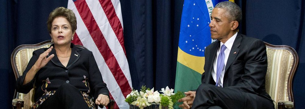 Em conferência telefônica, o assessor do Conselho de Segurança Nacional do presidente Barack Obama, Ben Rhodes, e o diretor sênior para assuntos do Hemisfério Ocidental, Mark Feierstein disseram que haverá "anúncios concretos" para o aumento de "comércio, investimentos, viagens e cooperação de Defesa" dos dois países na visita da presidente Dilma Rousseff a Washington; "Os dois países atualmente fazem US$ 100 bilhões em comércio por ano, isso dobrou em dez anos. Acreditamos que podemos dobrar esse comércio de novo nos próximos dez anos. O que eu acho que vamos ver nesta visita são passos que nos levarão nesta direção", disse Feierstein (Foto: Roberta Namour) Em conferência telefônica, o assessor do Conselho de Segurança Nacional do presidente Barack Obama, Ben Rhodes, e o diretor sênior para assuntos do Hemisfério Ocidental, Mark Feierstein disseram que haverá "anúncios concretos" para o aumento de "comércio, investimentos, viagens e cooperação de Defesa" dos dois países na visita da presidente Dilma Rousseff a Washington; "Os dois países atualmente fazem US$ 100 bilhões em comércio por ano, isso dobrou em dez anos. Acreditamos que podemos dobrar esse comércio de novo nos próximos dez anos. O que eu acho que vamos ver nesta visita são passos que nos levarão nesta direção", disse Feierstein