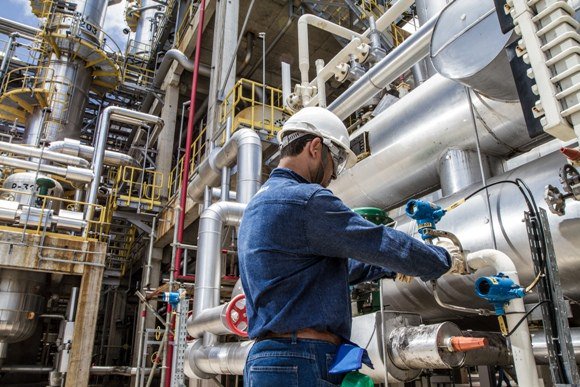 Pouca gente sabe ou tem dado o devido valor, mas foi o comprometimento da bancada federal alagoana e de lideranças empresarias que salvou a indústria química e do plástico do Nordeste (Foto: Voney Malta) Pouca gente sabe ou tem dado o devido valor, mas foi o comprometimento da bancada federal alagoana e de lideranças empresarias que salvou a indústria química e do plástico do Nordeste
