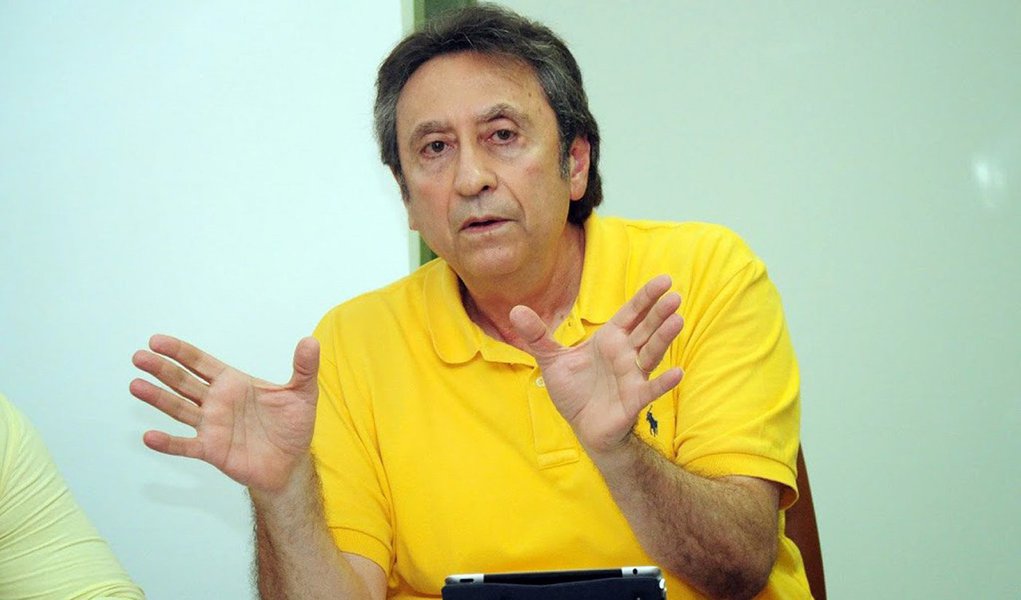 Uma vistoria feita pela Força Estadual de Transparência e Controle (Fetracon) apontou um desvio de R$ 4,2 milhões na gestão do ex-secretário estadual de Saúde do Maranhão Ricardo Murad, cunhado da ex-governadora Roseana Sarney, em um contrato de R$ 4,8 milhões firmado com a empresa Ires Engenharia Comércio e Representação; o dinheiro deveria ser investido na construção de um hospital de 50 leitos no município de Rosário, cuja conclusão foi prevista no contrato para o dia 19 de maio deste ano
(Foto: Leonardo Lucena) Uma vistoria feita pela Força Estadual de Transparência e Controle (Fetracon) apontou um desvio de R$ 4,2 milhões na gestão do ex-secretário estadual de Saúde do Maranhão Ricardo Murad, cunhado da ex-governadora Roseana Sarney, em um contrato de R$ 4,8 milhões firmado com a empresa Ires Engenharia Comércio e Representação; o dinheiro deveria ser investido na construção de um hospital de 50 leitos no município de Rosário, cuja conclusão foi prevista no contrato para o dia 19 de maio deste ano