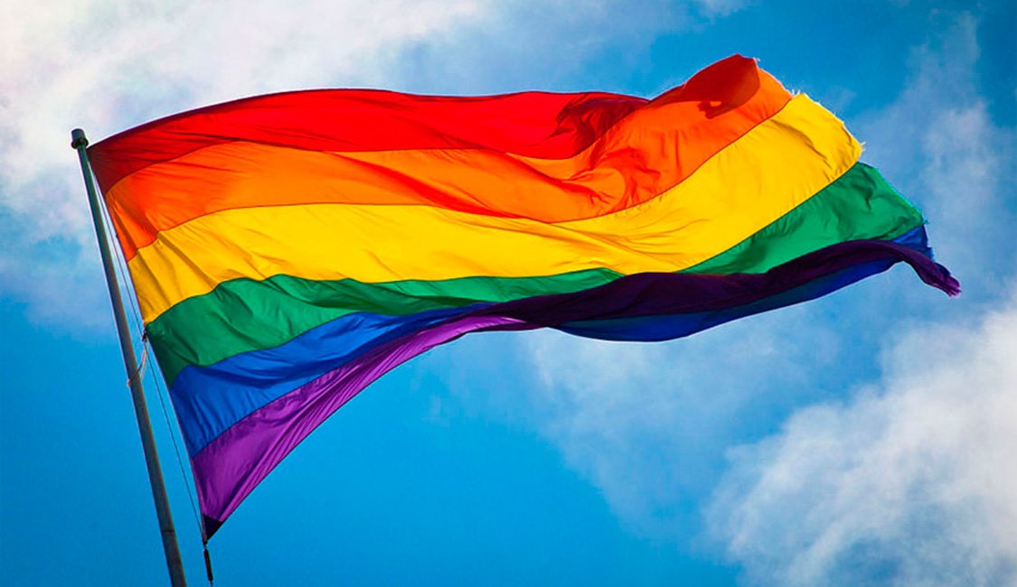 Ao contrário do que dizem uns aloprados nos púlpitos, os casais homoafetivos estão a preservar o casamento e a família. Estão a querer celebrar o amor juntos, não mais escondidos (Foto: Lelê Teles) Ao contrário do que dizem uns aloprados nos púlpitos, os casais homoafetivos estão a preservar o casamento e a família. Estão a querer celebrar o amor juntos, não mais escondidos