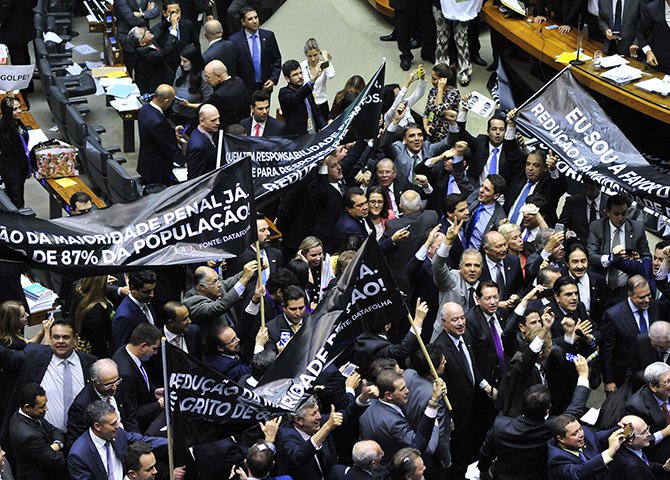 A redução da maioridade penal vem carimbada pelas bancadas da bala, da bíblia e do boi. A hipocrisia e o cinismo são o selo do projeto! Fizeram uma discussão nivelada por baixo (Foto: João Paulo Antonini) A redução da maioridade penal vem carimbada pelas bancadas da bala, da bíblia e do boi. A hipocrisia e o cinismo são o selo do projeto! Fizeram uma discussão nivelada por baixo
