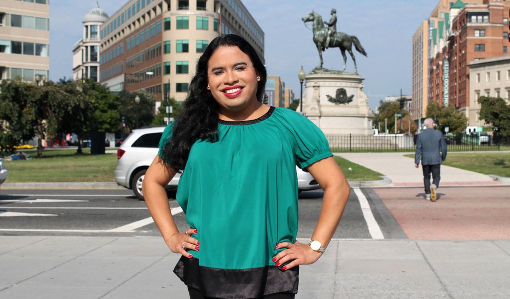 Raffi Freedman-Gurspan tomou posse para trabalhar como diretora de Recursos Humanos da Casa Branca; Valerie Jarrett, uma das assessoras do presidente Barack Obama, ressaltou que a nova funcionária sempre trabalhou em defesa dos transexuais norte-americanos (Foto: Roberta Namour) Raffi Freedman-Gurspan tomou posse para trabalhar como diretora de Recursos Humanos da Casa Branca; Valerie Jarrett, uma das assessoras do presidente Barack Obama, ressaltou que a nova funcionária sempre trabalhou em defesa dos transexuais norte-americanos