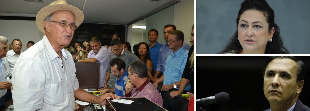 Executiva Nacional do PMDB deu prazo até a próxima segunda-feira, 17, para que o presidente estadual da legenda, Derval de Paiva, restabeleça as 51 comissões provisórias municipais do partidos, formalizadas pela ministra Kátia Abreu, enquanto esteve à frente da Comissão Interventora; Derval de Paiva foi chamado em Brasília para ouvir a determinação de que o acordo fosse cumprido; "Ele está colocando o partido em rota de colisão com uma Ministra de Estado e comigo, que sou deputado federal e ex-governador", afirmou o deputado Carlos Gaguim, aliado de Kátia (Foto: Aquiles Lins) Executiva Nacional do PMDB deu prazo até a próxima segunda-feira, 17, para que o presidente estadual da legenda, Derval de Paiva, restabeleça as 51 comissões provisórias municipais do partidos, formalizadas pela ministra Kátia Abreu, enquanto esteve à frente da Comissão Interventora; Derval de Paiva foi chamado em Brasília para ouvir a determinação de que o acordo fosse cumprido; "Ele está colocando o partido em rota de colisão com uma Ministra de Estado e comigo, que sou deputado federal e ex-governador", afirmou o deputado Carlos Gaguim, aliado de Kátia