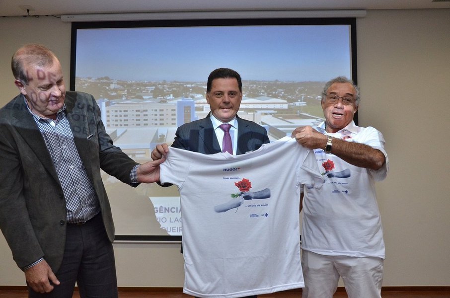 Prefeito de Goiânia acompanhou Marconi na sétima visita ao novo hospital; "Para nós é motivo de muita alegria participar deste momento importante para a Saúde do Estado. Talvez, essa seja a mais importante obra dos mandatos de Marconi Perillo à frente do governo. Goiânia é um centro no Brasil em referências na Saúde. O Hugol vai prestar um serviço altamente qualificado para completar esse quadro e atender à região Noroeste da capital. É uma obra marcante e fundamental, e quero parabenizá-lo, governador", afirmou o petista; o hospital será inaugurado no próximo dia 6 (Foto: José Barbacena) Prefeito de Goiânia acompanhou Marconi na sétima visita ao novo hospital; "Para nós é motivo de muita alegria participar deste momento importante para a Saúde do Estado. Talvez, essa seja a mais importante obra dos mandatos de Marconi Perillo à frente do governo. Goiânia é um centro no Brasil em referências na Saúde. O Hugol vai prestar um serviço altamente qualificado para completar esse quadro e atender à região Noroeste da capital. É uma obra marcante e fundamental, e quero parabenizá-lo, governador", afirmou o petista; o hospital será inaugurado no próximo dia 6