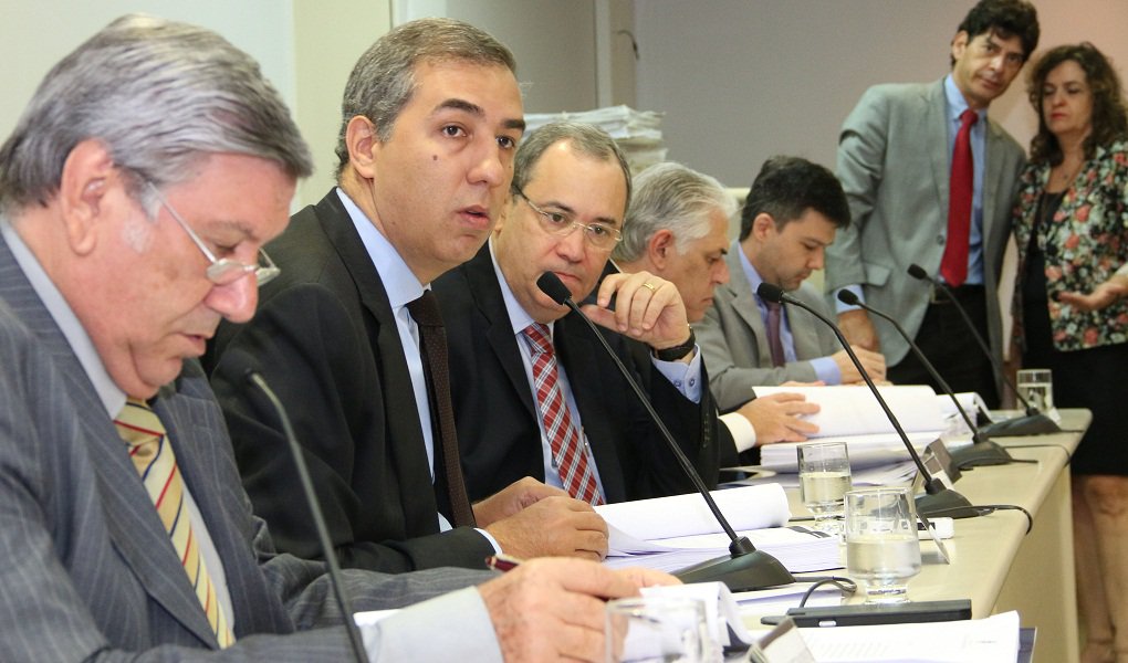 Reunião do Conselho Deliberativo do Produzir, liderada pelo vice-governador José Eliton, resultou na análise e aprovação de 39 projetos industriais que preveem investimentos de aproximadamente R$ 106 milhões; projetos também significam a criação de cerca de 1.700 novos empregos diretos em 19 municípios goianos onde as indústrias serão implantadas; Produzir é o programa do governo do Estado de Goiás que incentiva a implantação, expansão ou revitalização de indústrias, estimulando a realização de investimentos (Foto: José Barbacena) Reunião do Conselho Deliberativo do Produzir, liderada pelo vice-governador José Eliton, resultou na análise e aprovação de 39 projetos industriais que preveem investimentos de aproximadamente R$ 106 milhões; projetos também significam a criação de cerca de 1.700 novos empregos diretos em 19 municípios goianos onde as indústrias serão implantadas; Produzir é o programa do governo do Estado de Goiás que incentiva a implantação, expansão ou revitalização de indústrias, estimulando a realização de investimentos