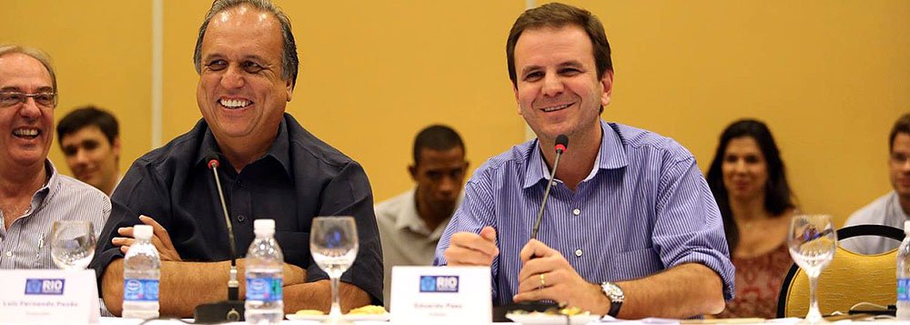 Governador do Rio de Janeiro, Luiz Pezão defende protagonismo do PMDB nas próximas eleições e reforça o nome do prefeito Eduardo Paes: “Porque ele tem que ser presidente, tem que ter um cara igual a ele, vai sair da Olimpíada bem, com força, vai poder andar o Brasil todo, explicar o que fez aqui, Eduardo fez uma revolução nessa cidade, nessa gestão”; em entrevista ao Valor, ele também falou da crise fiscal no estado do Rio e propôs uma solução inusitada: fará escambo com devedores para honrar pagamentos (Foto: Roberta Namour) Governador do Rio de Janeiro, Luiz Pezão defende protagonismo do PMDB nas próximas eleições e reforça o nome do prefeito Eduardo Paes: “Porque ele tem que ser presidente, tem que ter um cara igual a ele, vai sair da Olimpíada bem, com força, vai poder andar o Brasil todo, explicar o que fez aqui, Eduardo fez uma revolução nessa cidade, nessa gestão”; em entrevista ao Valor, ele também falou da crise fiscal no estado do Rio e propôs uma solução inusitada: fará escambo com devedores para honrar pagamentos