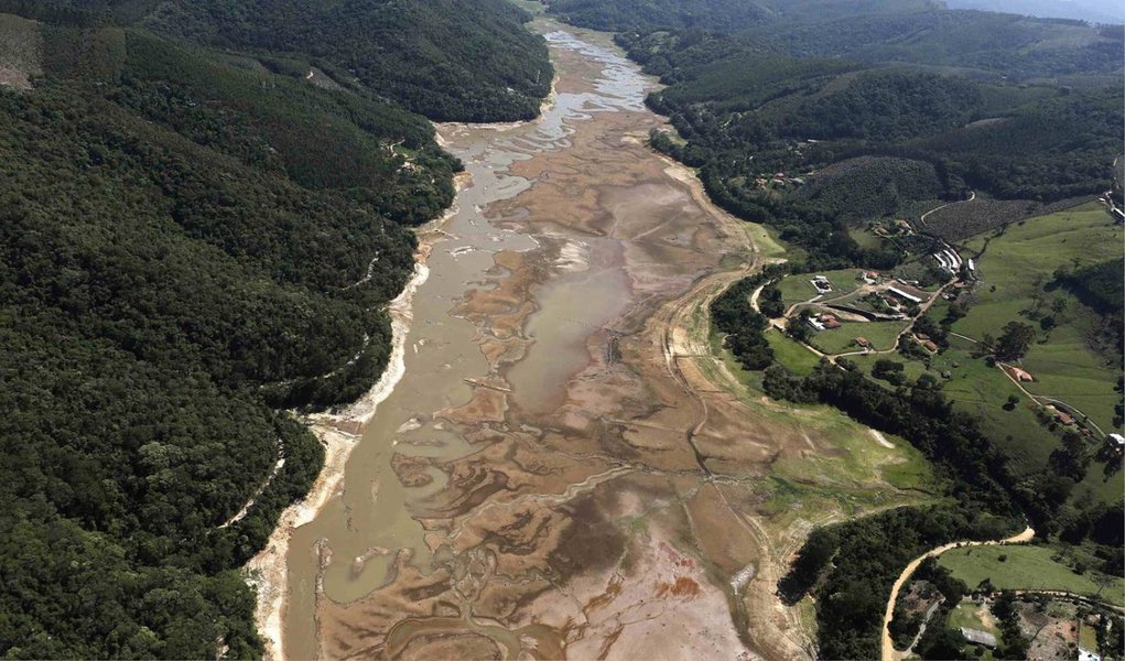 De acordo com a Sabesp, o sistema opera com 19,9% de sua capacidade, o que ainda é preocupante, já que costuma chover menos no inverno e o sistema ainda utiliza a cota do volume morto (Foto: Gisele Federicce) De acordo com a Sabesp, o sistema opera com 19,9% de sua capacidade, o que ainda é preocupante, já que costuma chover menos no inverno e o sistema ainda utiliza a cota do volume morto
