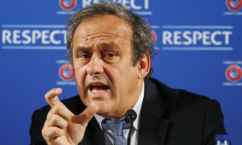 O jornal alemão Welt am Sonntag relatou no domingo que o documento, intitulado "Platini - esqueleto no armário", foi distribuído a partir da sede da Fifa; A publicação informou que o documento possuía uma foto pouco lisonjeira do ex-jogador da seleção francesa e questionava sua aptidão para o cargo de presidente da Fifa (Foto: Luis Mauro Queiroz) O jornal alemão Welt am Sonntag relatou no domingo que o documento, intitulado "Platini - esqueleto no armário", foi distribuído a partir da sede da Fifa; A publicação informou que o documento possuía uma foto pouco lisonjeira do ex-jogador da seleção francesa e questionava sua aptidão para o cargo de presidente da Fifa