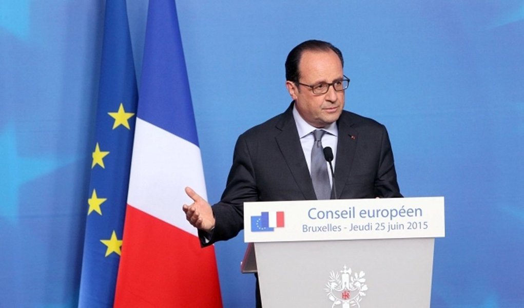 O presidente da França, François Hollande, disse nesta sexta-feira que um ataque nesta manhã no sudeste do país foi um ato de "natureza terrorista", e que um suspeito foi preso e identificado; "O ataque foi de natureza terrorista, uma vez que um corpo foi encontrado, decapitado e com inscrições. Neste momento, há um morto e dois feridos", disse (Foto: Paulo Emílio) O presidente da França, François Hollande, disse nesta sexta-feira que um ataque nesta manhã no sudeste do país foi um ato de "natureza terrorista", e que um suspeito foi preso e identificado; "O ataque foi de natureza terrorista, uma vez que um corpo foi encontrado, decapitado e com inscrições. Neste momento, há um morto e dois feridos", disse