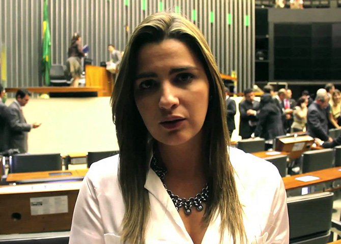 Três deputadas que estavam, de certa forma, protegidas do veneno que flui na internet - Mara Gabrilli (PSDB), Clarissa Garotinho (PR) e Professora Dorinha (DEM) - passaram a ser vítimas de injúrias sexistas e acusações de que eram "comunistas" (Foto: Jean Wyllys) Três deputadas que estavam, de certa forma, protegidas do veneno que flui na internet - Mara Gabrilli (PSDB), Clarissa Garotinho (PR) e Professora Dorinha (DEM) - passaram a ser vítimas de injúrias sexistas e acusações de que eram "comunistas"
