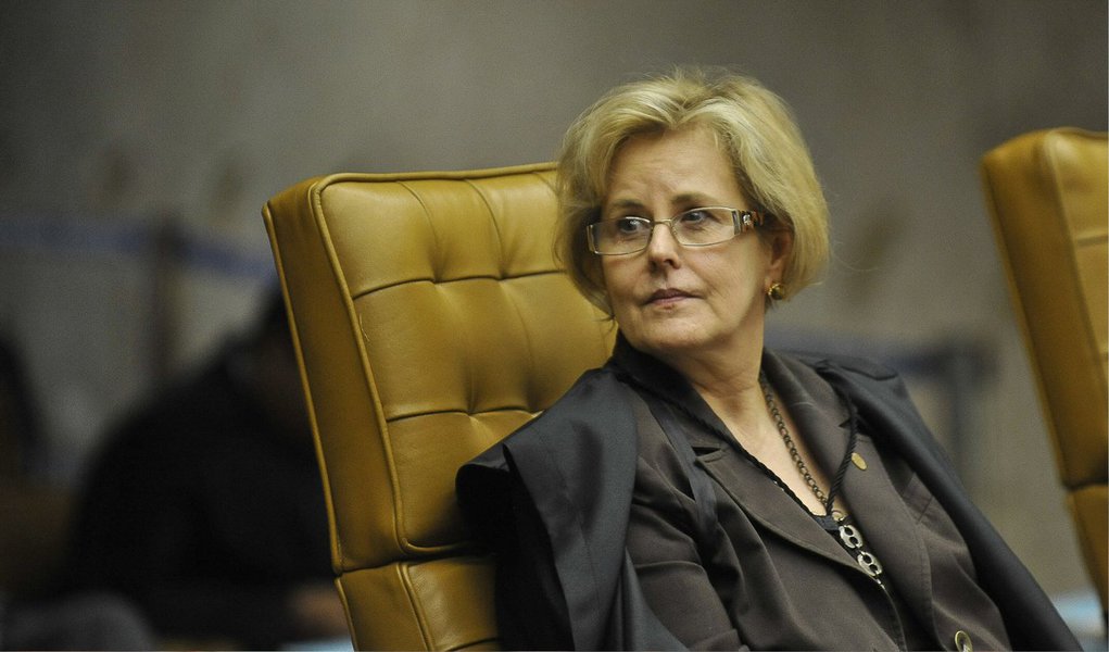 Ministra do STF negou pedido para suspender a votação da proposta que incluiu na Constituição o financiamento privado de campanhas eleitorais; mandado de segurança havia sido impetrado por PT, PSB, PC do B, PPS, PSOL e PROS; em sua decisão, Rosa Weber afirma que não entrou no mérito sobre o financiamento privado de campanha, ressaltando que há uma ação em discussão no Supremo sobre o tema (Foto: Aquiles Lins) Ministra do STF negou pedido para suspender a votação da proposta que incluiu na Constituição o financiamento privado de campanhas eleitorais; mandado de segurança havia sido impetrado por PT, PSB, PC do B, PPS, PSOL e PROS; em sua decisão, Rosa Weber afirma que não entrou no mérito sobre o financiamento privado de campanha, ressaltando que há uma ação em discussão no Supremo sobre o tema