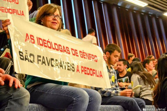 A burrice habita nas altas esferas do poder e da representação parlamentar, que já deu mostras de não ter limites para impor enormes retrocessos (Foto: Demian Melo) A burrice habita nas altas esferas do poder e da representação parlamentar, que já deu mostras de não ter limites para impor enormes retrocessos