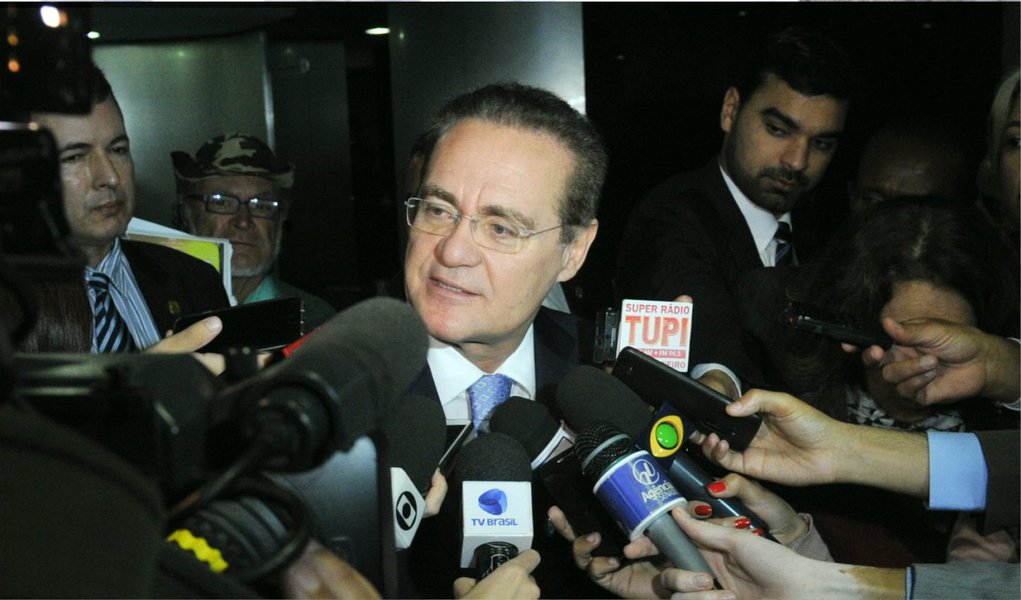 Proposta foi incluída na MP 664 e foi aprovada em votação no plenário da Câmara na noite desta quarta-feira (13), sendo considerada uma derrota da base governista; "Como o Senado já resolveu acatar o fim do fator previdenciário, é óbvio que ele vai aproveitar essa oportunidade para colocar no lugar do fator uma regra que seja mais favorável aos trabalhadores e ao povo brasileiro", disse o presidente do Senado (Foto: Paulo Emílio) Proposta foi incluída na MP 664 e foi aprovada em votação no plenário da Câmara na noite desta quarta-feira (13), sendo considerada uma derrota da base governista; "Como o Senado já resolveu acatar o fim do fator previdenciário, é óbvio que ele vai aproveitar essa oportunidade para colocar no lugar do fator uma regra que seja mais favorável aos trabalhadores e ao povo brasileiro", disse o presidente do Senado