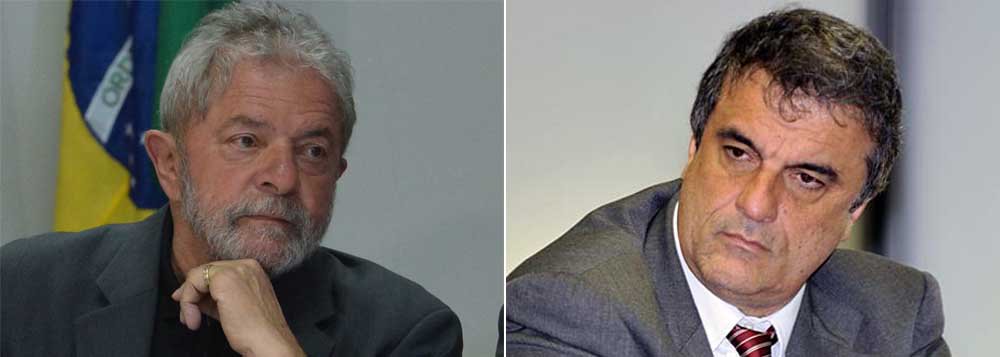 Vazamento ilegal de dados bancários da LILS, empresa de palestras do ex-presidente Lula, para a revista Veja reforçará as cobranças do PT contra a atuação do ministro da Justiça, José Eduardo Cardozo, que já tem sido criticado por, supostamente, não ter controle sobre as ações da Polícia Federal; deve-se destacar, no entanto, que o Coaf é ligado ao Ministério da Fazenda, e não da Justiça. E foi de lá que os dados da LILS saíram, a pedido do Ministério Público Federal – e não da PF, que é subordinada à Justiça (Foto: Camila Nunes) Vazamento ilegal de dados bancários da LILS, empresa de palestras do ex-presidente Lula, para a revista Veja reforçará as cobranças do PT contra a atuação do ministro da Justiça, José Eduardo Cardozo, que já tem sido criticado por, supostamente, não ter controle sobre as ações da Polícia Federal; deve-se destacar, no entanto, que o Coaf é ligado ao Ministério da Fazenda, e não da Justiça. E foi de lá que os dados da LILS saíram, a pedido do Ministério Público Federal – e não da PF, que é subordinada à Justiça