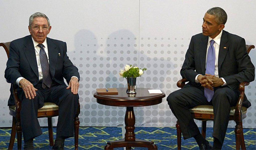 Ministério das Relações Exteriores disse nesta quarta-feira, 1º, que o governo brasileiro "recebeu com satisfação" o anúncio do restabelecimento de relações diplomáticas e da reabertura recíproca de embaixadas entre Cuba e os Estados Unidos, a partir do dia 20 de julho; "Trata-se de passo importante no processo de normalização das relações entre dois países com os quais o Brasil mantém tradicionais e profundos vínculos de amizade e cooperação", diz o Itamaraty; presidentes Barack Obama e Raúl Castro anunciaram nesta quarta-feira a reabertura das embaixadas (Foto: Aquiles Lins) Ministério das Relações Exteriores disse nesta quarta-feira, 1º, que o governo brasileiro "recebeu com satisfação" o anúncio do restabelecimento de relações diplomáticas e da reabertura recíproca de embaixadas entre Cuba e os Estados Unidos, a partir do dia 20 de julho; "Trata-se de passo importante no processo de normalização das relações entre dois países com os quais o Brasil mantém tradicionais e profundos vínculos de amizade e cooperação", diz o Itamaraty; presidentes Barack Obama e Raúl Castro anunciaram nesta quarta-feira a reabertura das embaixadas
