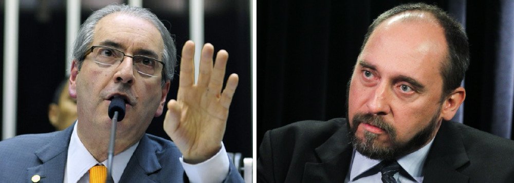 Em mais um capítulo do embate contra o governo, o presidente da Câmara disse que irá romper o convênio que dá à Advocacia-Geral da União a atribuição de defender a Casa em ações na Justiça; decisão ocorre depois que a instituição comandada por Luís Inácio Adams pediu ao STF a anulação da aprovação de contas de três ex-presidentes, votadas na semana passada; "Quando o assunto é interesse do governo, como patrocinar a Rose em nome do governo, a AGU faz em 24 horas. Querem se colocar como advocacia de estado e ficam como advogados do governo", atacou Eduardo Cunha (Foto: Aquiles Lins) Em mais um capítulo do embate contra o governo, o presidente da Câmara disse que irá romper o convênio que dá à Advocacia-Geral da União a atribuição de defender a Casa em ações na Justiça; decisão ocorre depois que a instituição comandada por Luís Inácio Adams pediu ao STF a anulação da aprovação de contas de três ex-presidentes, votadas na semana passada; "Quando o assunto é interesse do governo, como patrocinar a Rose em nome do governo, a AGU faz em 24 horas. Querem se colocar como advocacia de estado e ficam como advogados do governo", atacou Eduardo Cunha