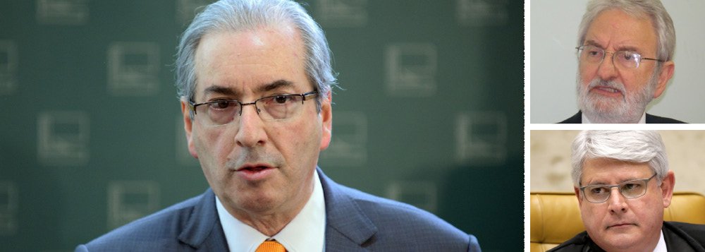 Parlamentares preparam pedido de investigação contra o presidente da Câmara por meio do Conselho de Ética, depois da notícia de que o procurador-geral da República, Rodrigo Janot, deverá acusá-lo de corrupção pela Lava Jato; reunião para discutir o assunto, chamada pelo PSOL, deverá ocorrer assim que formalizada a denúncia; "Estamos só esperando a denúncia para que possamos embasar este pedido e já protocolar amanhã", declarou o deputado Ivan Valente (PSOL-SP); "Além disso, já temos notícias de contas do presidente na Suíça, que também deverão constar em nosso pedido de investigação", revelou o parlamentar (Foto: Gisele Federicce) Parlamentares preparam pedido de investigação contra o presidente da Câmara por meio do Conselho de Ética, depois da notícia de que o procurador-geral da República, Rodrigo Janot, deverá acusá-lo de corrupção pela Lava Jato; reunião para discutir o assunto, chamada pelo PSOL, deverá ocorrer assim que formalizada a denúncia; "Estamos só esperando a denúncia para que possamos embasar este pedido e já protocolar amanhã", declarou o deputado Ivan Valente (PSOL-SP); "Além disso, já temos notícias de contas do presidente na Suíça, que também deverão constar em nosso pedido de investigação", revelou o parlamentar